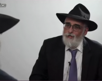 Watch: Rabbi Ruvi New describe the day in 770