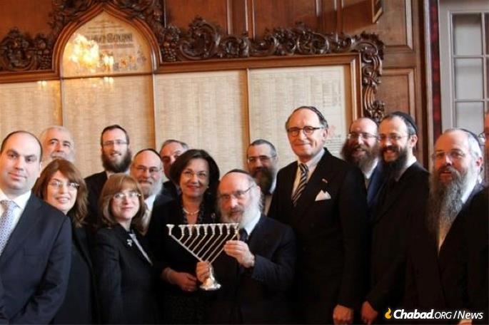 Rabbi Vorst and other Chabad rabbis from the Netherlands with members of the Dutch Parliament on Chanukah.