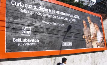 Un panneau publicitaire au Brésil annonçant la nouvelle initiative