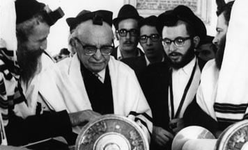 President Shazar is called up to the Torah