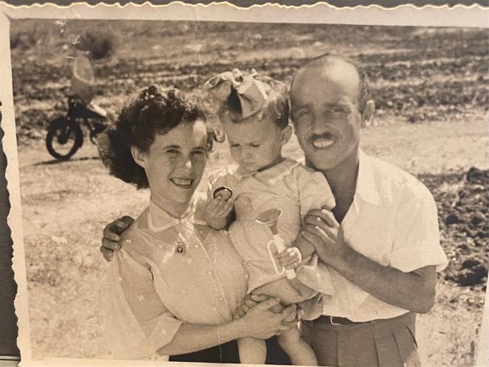 Bracha, Chaya, and Mendel.