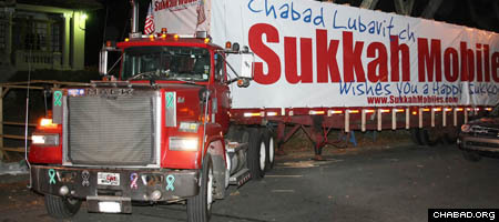 One of the largest “Sukkah Mobiles” ever built by Chabad-Lubavitch (Photo: Benjamin Lifshitz)