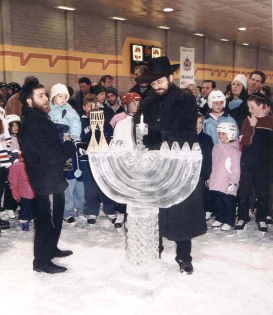 Thornhill, Ontario, Canada - Publicizing the Chanukah Miracle