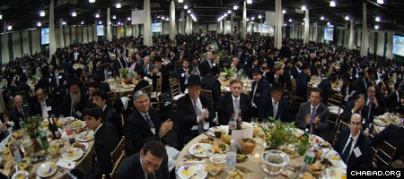 Thousands turned out for the banquet at last year&#39;s International Conference of Shluchim.