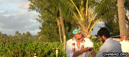 One of Hawaii’s local Jews dons tefillin. The state’s first Chasidic wedding will take place on Wednesday, marking 20 years since the arrival of Chabad-Lubavitch emissaries there.