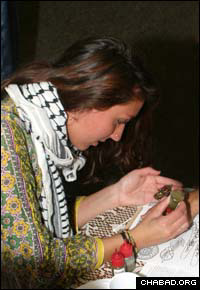 Elana Mallov, an Ashkenazic Jew, tries her hand at henna, a North African traditional body-painting art.