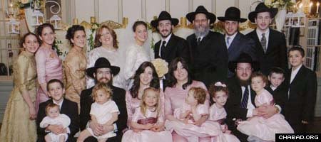 Rochel Simons, forth from left, and Zev Simons, third from right – who perished in a Dec. 20 car accident in Australia – at the wedding of their son-in-law and daughter Rabbi Mordechai and Pessa Kirschenbaum.