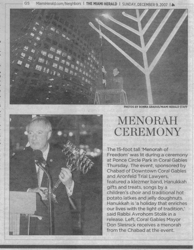 Menorah Lighting in Herald 2007.jpg