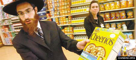 Rabbi Mendel Bendet, co-director of Chabad-Lubavitch of the Poconos, points out to shoppers that many of their favorite products are, indeed, kosher. (Photos: Keith R. Stevenson/Pocono Record)