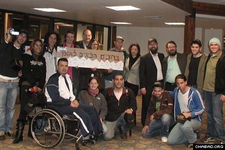 A delegation of 10 wounded Israeli soldiers arrive in Aspen, Colo., for a ski retreat coordinated by Chabad-Lubavitch of Aspen and Challenge Aspen, a non-profit organization that works with people with mental or physical challenges.