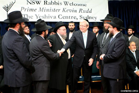 Australian PM Kevin Rudd, sixth from right, greets Chabad-Lubavitch rabbis at Sydney’s Yeshiva Centre.