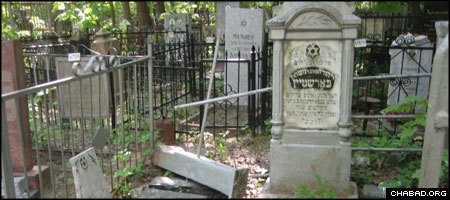 Vandals overturned tombstones in Nizhny Novgorod, Russia’s historic Marina Roscha Jewish cemetery.