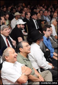 In Philadelphia, almost 1,000 people listened to former Israeli Chief Rabbi Israel Meir Lau recount his meetings with the Rebbe. (Photo: Jordan Cassway)