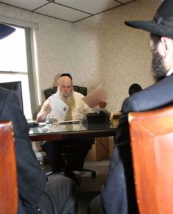 Rabbi Moshe Kotlarsky prepares students for their assignment