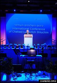  Israeli diplomat Yehuda Avner speaks of his encounters with the Rebbe, Rabbi Menachem M. Schneerson, of righteous memory. (Photo: Israel Bardugo)