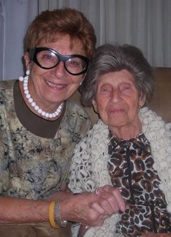 מרים פולק ובתה ליליאן בת ה-83