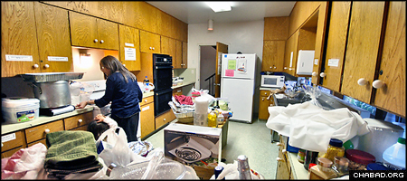 The University Religious Center hosts Shabbat Dinner on Friday. The Chabad House is recovering from a recent blaze with the help of community members. (Jonathan Kalan/Daily Nexus)