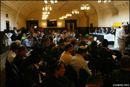 Hundreds of people from Melbourne’s business community attended the standing room-only Purim party at Town Hall.