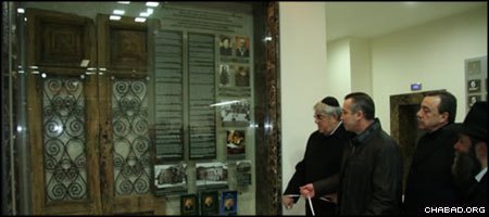 Dnepropetrovsk business and Jewish leaders, including Chief Rabbi Shmuel Kaminetzki, right, helped construct an exhibit to Rabbi Levi Yitzchak Schneerson, the mystical scholar who served as the city’s chief rabbi from 1934 to 1939. (Photo: Dnepropetrovsk Jewish Community)