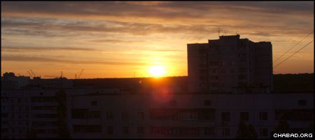 The sun rises over Kharkov, Ukraine. (Photo: Dmitry Baranovskiy)