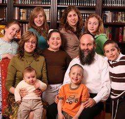 Shmuel and Chana Kaminezki and their children