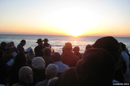 Approximately 40 people gathered at Satellite Beach, Fla.’s Pelican Park to participate in the once-in-28-years Blessing of the Sun ceremony just before Passover.