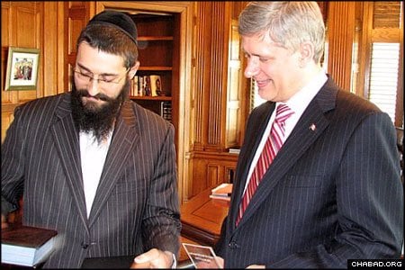 Rabbi Mendel Kaplan presents a prayer book to Canadian Prime Minister Stephen Harper.