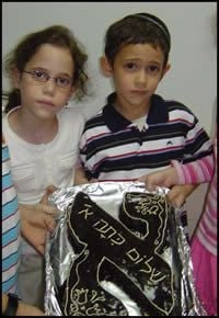 Chaya Mushka Ashkenazi, who had a twin brother Dov Ber, passed away at the age of 7.