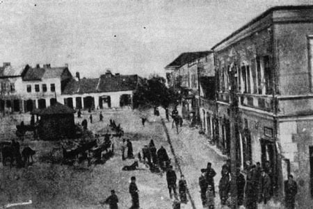 The Chmielnik square. On Shabbat the stores were shuttered, as the residents of the town enjoyed peace and tranquility.