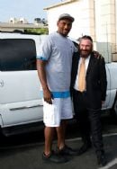 Rabbi Backman Welcomes Newest Laker Ron Artest to Los Angeles