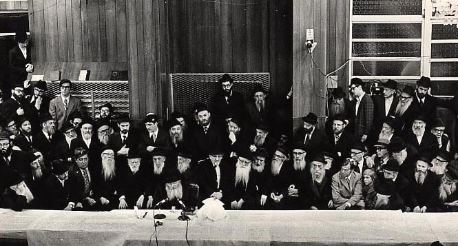 The Rebbe talks at a gathering in Lubavitch World Headquarters