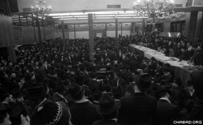 Thousands gather to hear the Rebbe speak only two days after he had a heart attack. The Rebbe addressed the gathering via microphone hook-up.