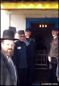 Rabbi Aaron Gurevitch, left, and Jewish prisoners at Ertsevo line up at the new synagogue’s entrance.