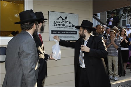 Unveiling the sign for the new Chabad House in Issaquah.