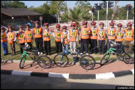 Students in Grades 4 through 6 from Ashkelon’s Chabad-Lubavitch Ohr Menachem School ready their bikes for a run through a course operated by Israel’s National Committee for Road Safety.