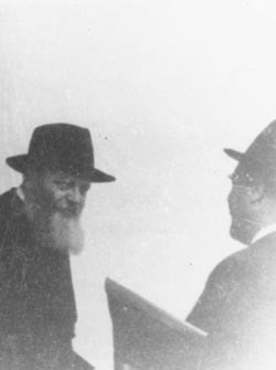 The Rebbe talking with me after davening during our Shavuos stay 5728 (1968)