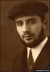 Rabbi Lipa Schapiro in his later youth.
