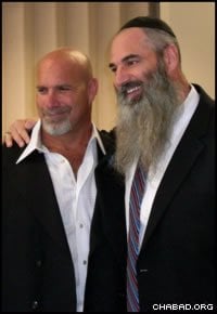 Bill Goldberg and Alan Veingrad pose for fans at the National Jewish Sports Hall of Fame.