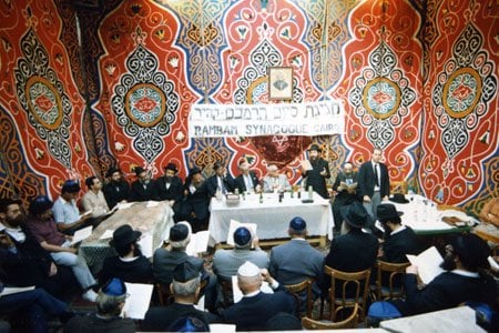 אירוע חגיגי לציון סיום מחזור לימוד בספריו של הרמב"ם בבית הכנסת העתיק בקהיר. לאירוע הצטרפו יהודים מקומיים לצד אנשי הקונסוליה הישראלית.