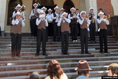 The Jewish community of Kharkov, Ukraine, hosted a Lag B’Omer parade and concert in the center of the city.