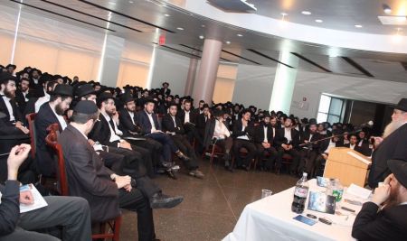 Rabbi Moshe Kotlarsky, vice chairman of Merkos L&#39;Inyonei Chinuch, the educational arm of the Chabad Lubavitch movement, and director of the Roving Rabbis program, shares personal experiences and advice with the Rovers.