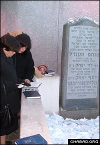 Zlata Geisinsky and her mother, Asna Dubrowsky, visit the resting place of the Rebbe, Rabbi Menachem M. Schneerson, of righteous memory, in Cambria Heights, N.Y.