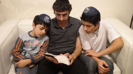 Reading Torah together in Iquique.
