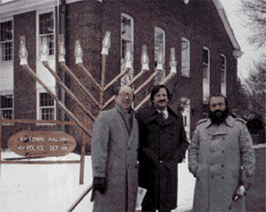 Bloomfield, Connecticut - Publicizing the Chanukah Miracle