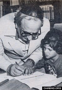 Then-Israeli President Yitzhak Navon buys a letter for his son in the Children’s Torah Scroll.