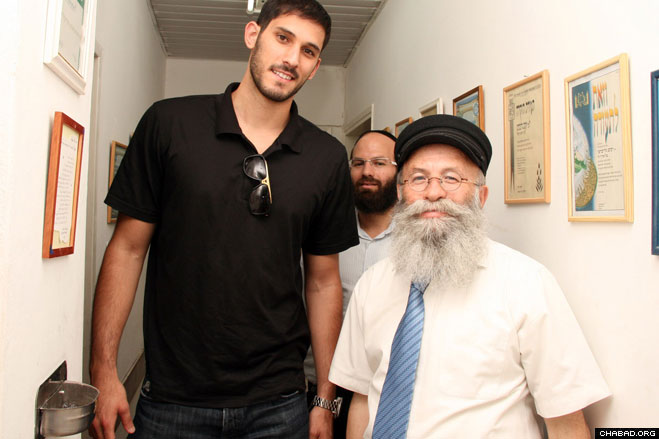 Casspi, a native of Holon, Israel, was a 2009 first-round draft pick. Gloiberman, meanwhile, also serves as an unofficial team rabbi to the Maccabi Tel Aviv basketball team.
