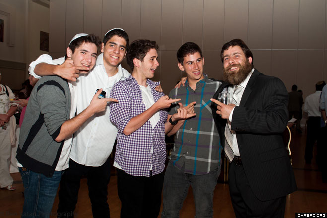 Rabbi Shmuli Nachlas and some of the more than 100 teenage participants in the Chabad Youth Network of Ontario’s “Teens for the Community” program share a lighthearted moment before an evening event honoring the province’s Jewish teens.