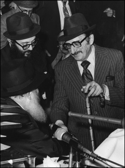 The Rebbe and Jan Peerce (Photo: The Harlig Family Collection/Lubavitch Archives).