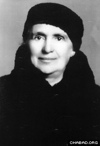 Sara Katzeneleboigen (Photo: Lubavitch Archives)