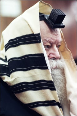 The Rebbe during the morning prayers. (Photo: Marc Asnin/Lubavitch Archives)